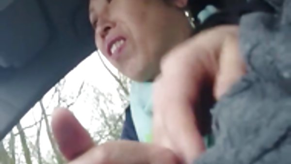 性感的强妇女主宰男子中较老的阿拉伯性感的女人